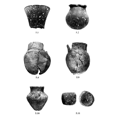 Black and white photo of Plate 1:2 Finds from Bates's Tomb A.l.